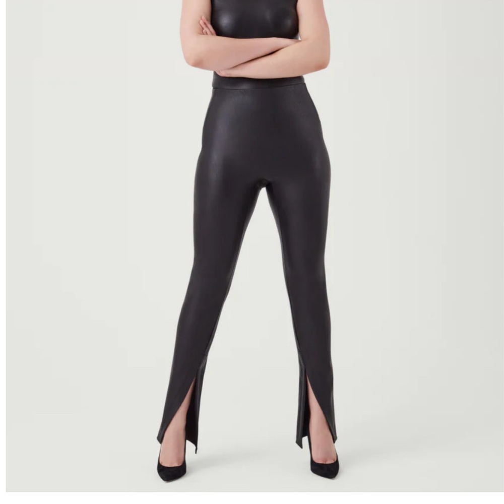 New SPANX Leather-Like Front Slit Leggings - M